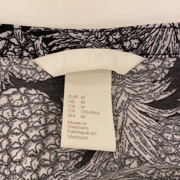 H & M dress - Picture 4 of 5